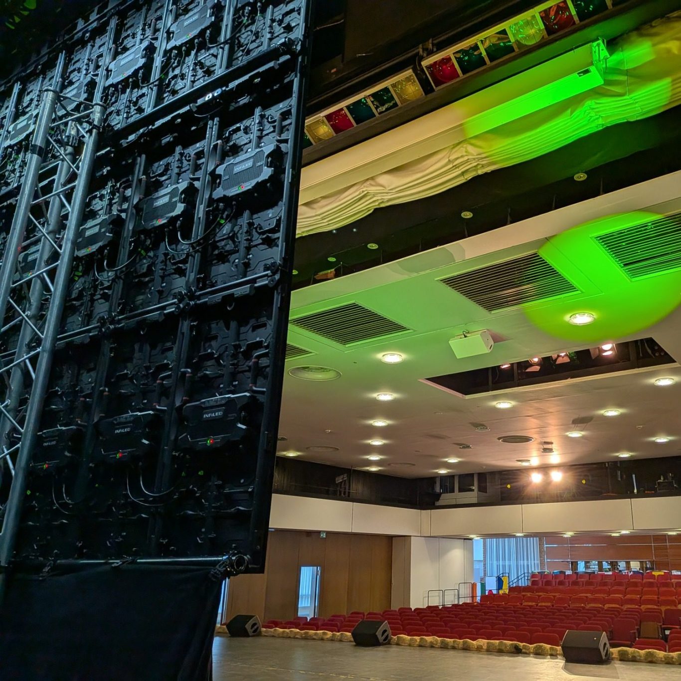 Tagungstechnik im Norden Moderne LED Wände Outdoor sowie Indoor. Perfekt für Konferenzveranstaltungen und Public Viewing